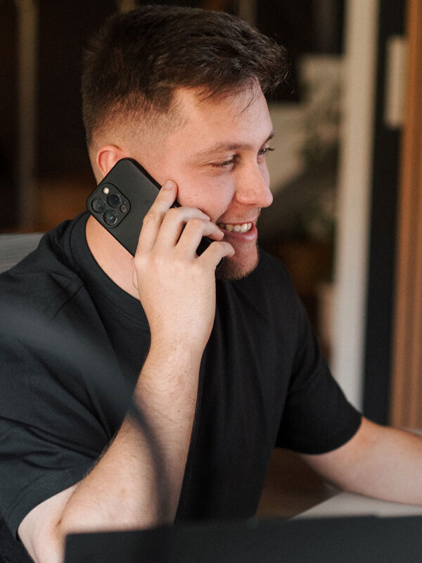 Sondermaschinenbau-Beratung durch CAD-Konstrukteur am Telefon